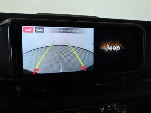 Used 2025 Jeep Wrangler Unlimited Rubicon AWD/4WD image 6