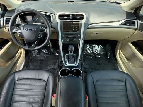 Used 2016 Ford Fusion SE FWD image 16