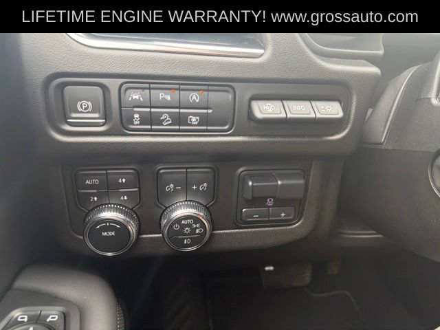 Used 2024 GMC Yukon XL AT4 w/ Technology Package AWD/4WD image 14