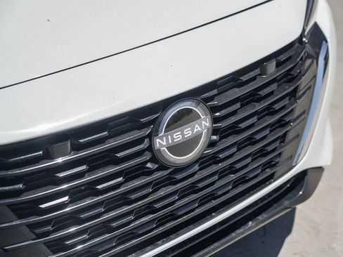 Used 2024 Nissan Sentra SV FWD image 3