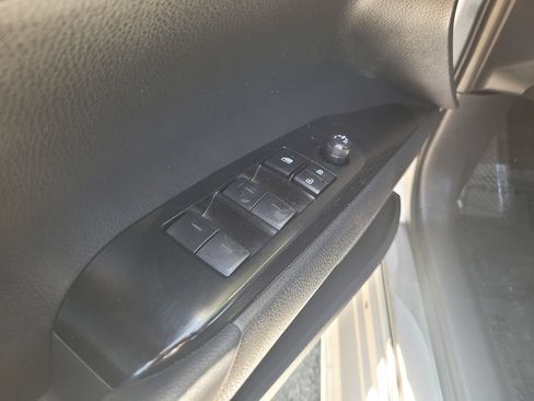 Used 2025 Toyota Camry SE FWD image 30