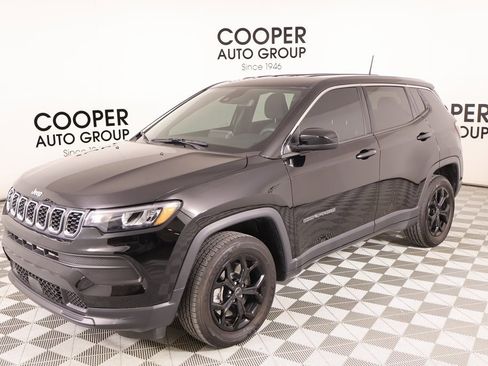 Used 2025 Jeep Compass Sport image 9