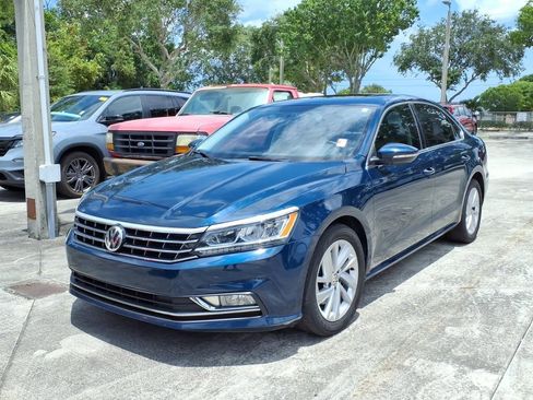 Used 2018 Volkswagen Passat 2.0T SE w/ SE Lighting Package FWD image 1