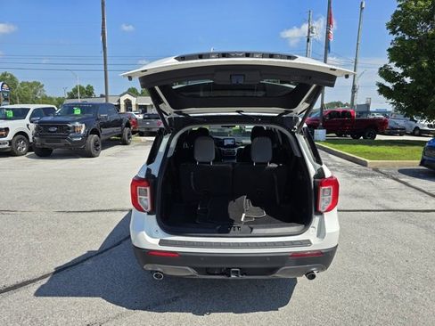Used 2022 Ford Explorer XLT w/ Equipment Group 202A image 14