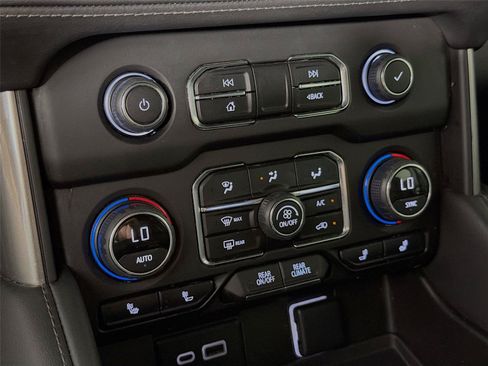 Used 2022 Chevrolet Tahoe LT w/ Luxury Package AWD/4WD image 22