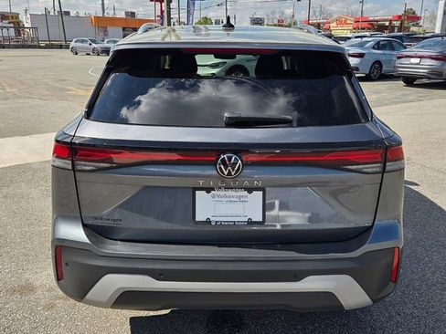 Used 2025 Volkswagen Tiguan S image 9