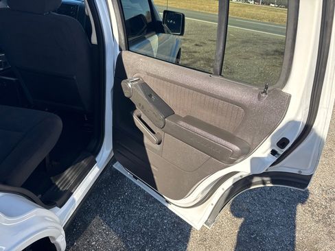 Used 2010 Ford Explorer XLT image 17