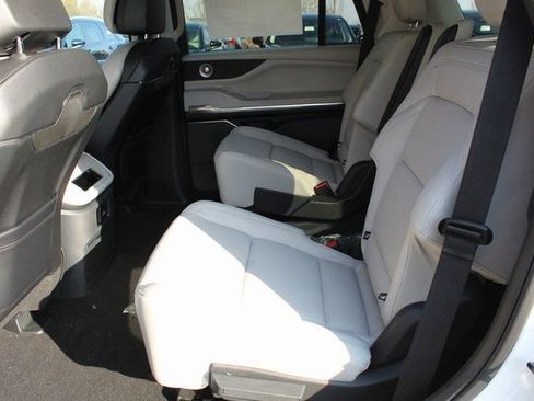 New 2026 Lincoln Navigator Reserve w/ Jet Appearance Package AWD/4WD image 13