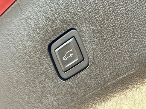 Certified 2023 Chevrolet Traverse RS image 30