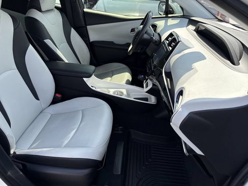 Used 2017 Toyota Prius Three Touring FWD image 33
