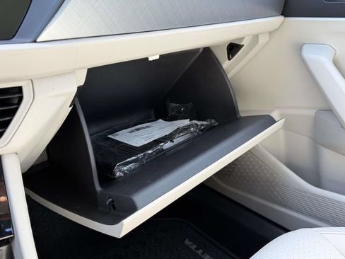 Certified 2023 Volkswagen Jetta SE w/ Panoramic Sunroof Package FWD image 38