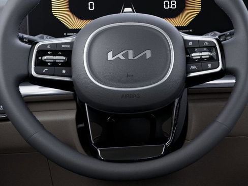 New 2025 Kia Carnival FWD image 22