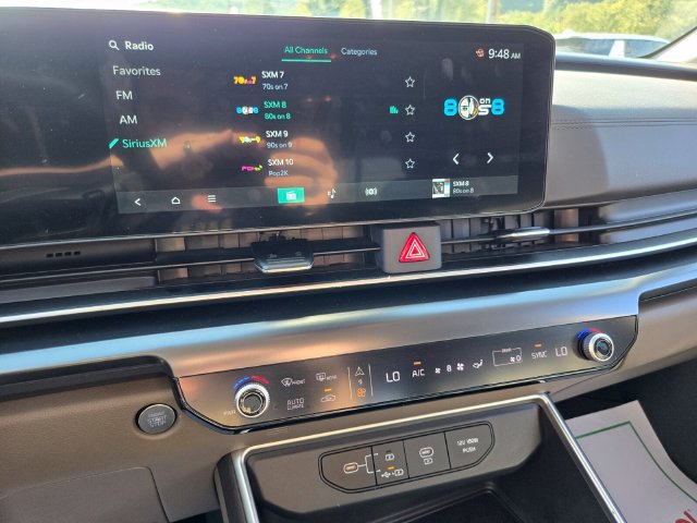 Used 2025 Kia Carnival FWD image 27