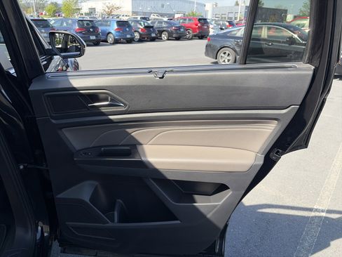 Used 2023 Volkswagen Atlas SE w/ Panoramic Sunroof Package AWD/4WD image 33