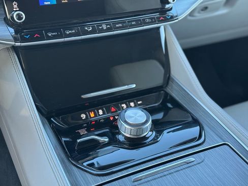 Used 2024 Jeep Wagoneer L Series II w/ Flexible Seating Group image 16