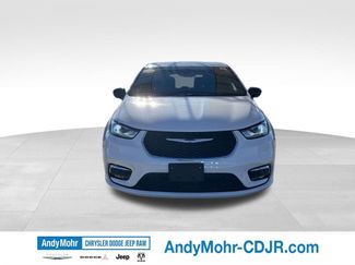 Used 2025 Chrysler Pacifica Select FWD video 2
