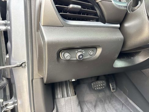 Used 2019 Chevrolet Traverse LT w/ LPO, Floor Liner Package FWD image 20