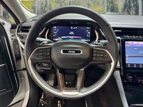Used 2023 Jeep Grand Cherokee 4WD 4xe image 18