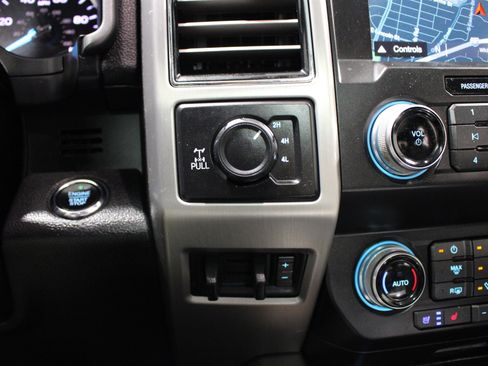 Used 2019 Ford F250 Platinum w/ Platinum Ultimate Package AWD/4WD image 19