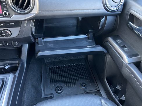 Used 2023 Toyota Tacoma Limited image 38