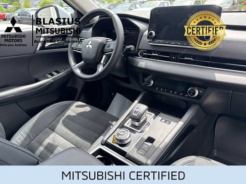 Used 2023 Mitsubishi Outlander 4WD Plug-In Hybrid image 40