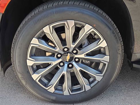 Used 2023 Chevrolet Tahoe LT w/ Luxury Package AWD/4WD image 12
