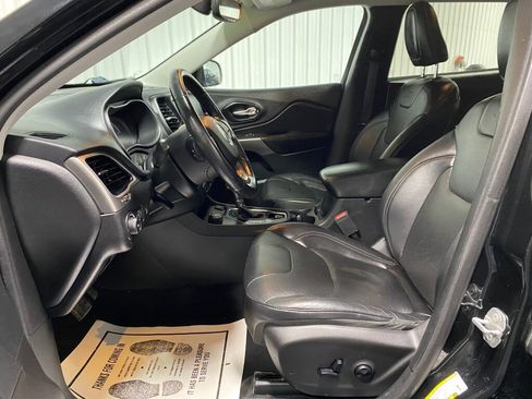 Used 2019 Jeep Cherokee Limited image 9