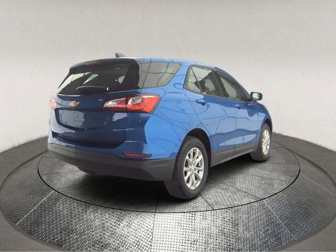 Used 2019 Chevrolet Equinox LS FWD image 2