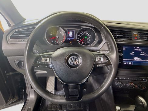 Used 2020 Volkswagen Tiguan SE FWD image 13