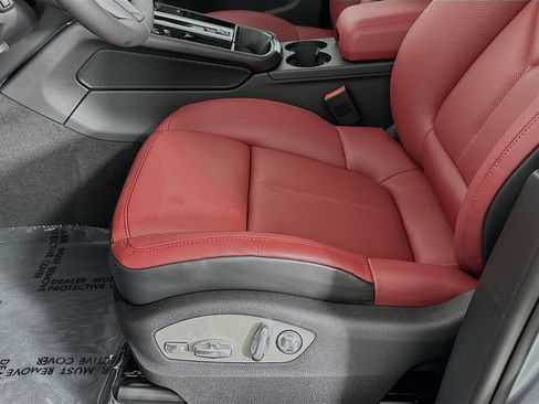 Certified 2026 Porsche Macan AWD/4WD image 22