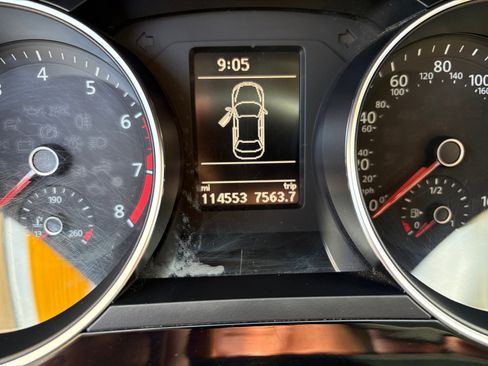 Used 2016 Volkswagen Jetta SEL w/ Lighting Package FWD image 3