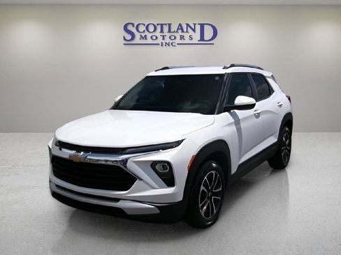 Used 2024 Chevrolet TrailBlazer LT FWD image 2