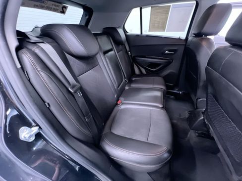 Used 2021 Chevrolet Trax LT FWD image 36