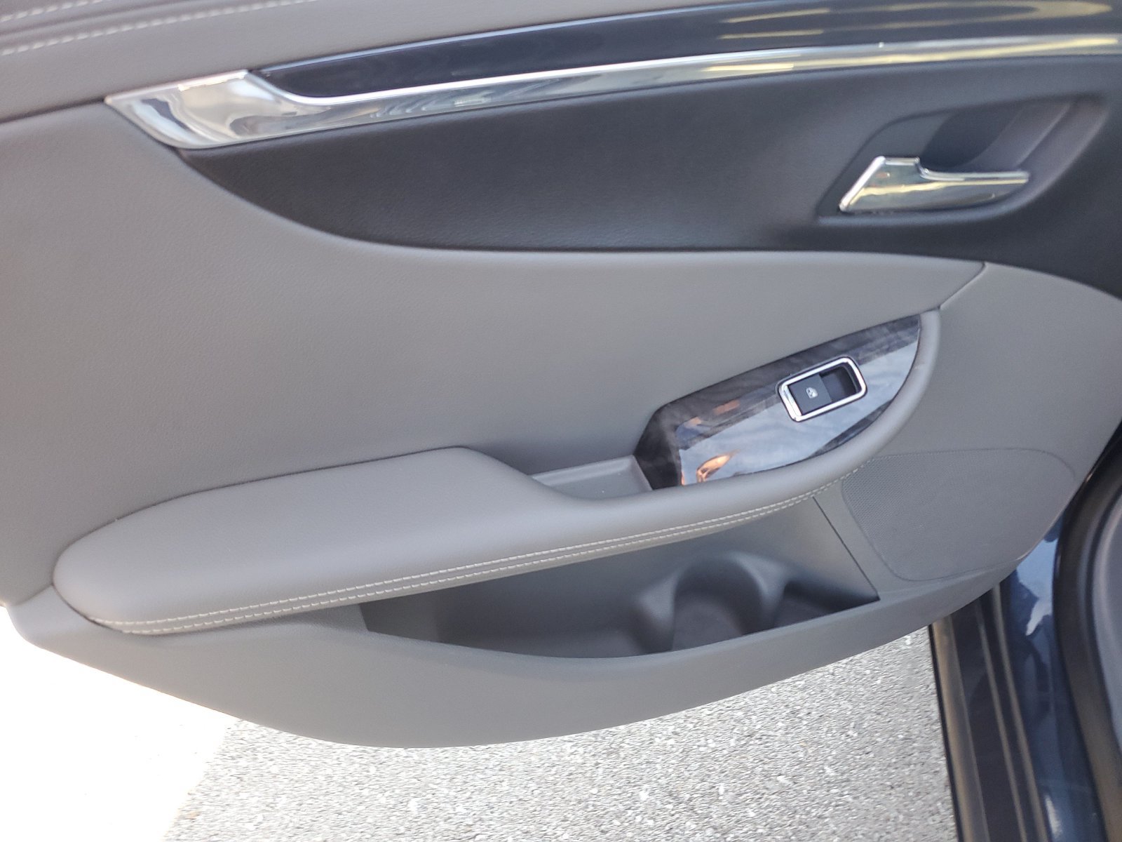Used 2014 Chevrolet Impala LT w/ Premium Seating Package FWD image 15