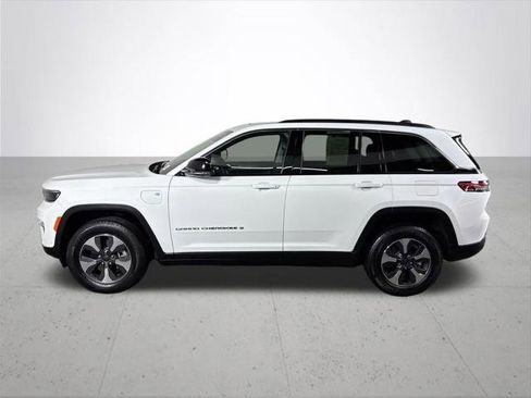 Certified 2023 Jeep Grand Cherokee 4WD 4xe w/ Luxury Tech Group II image 10