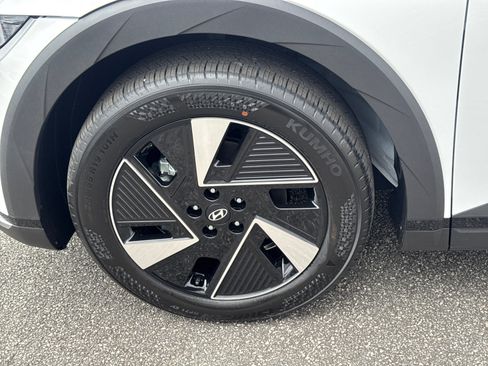 New 2025 Hyundai Ioniq 5 SE image 12