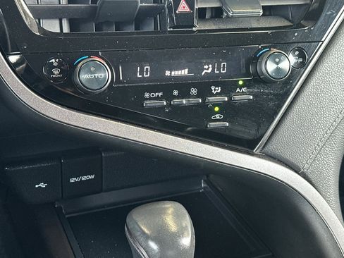 Used 2023 Toyota Camry SE w/ Convenience Package FWD image 18