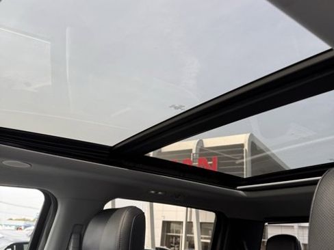 Used 2022 Ford F150 Lariat w/ Equipment Group 502A High image 19