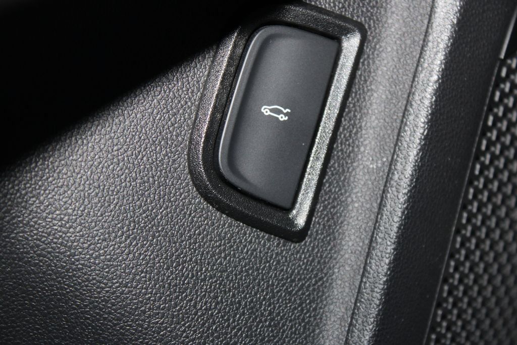 Used 2024 Chevrolet Blazer EV LT AWD/4WD image 39