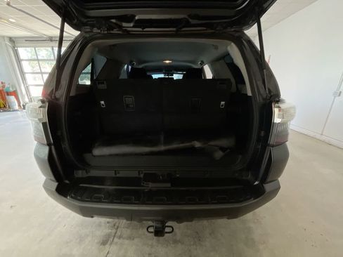 Certified 2017 Toyota 4Runner SR5 AWD/4WD image 24
