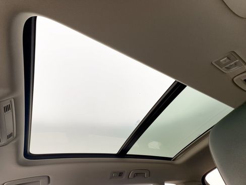 Certified 2023 Volkswagen Taos SE w/ Panoramic Sunroof Package FWD image 27