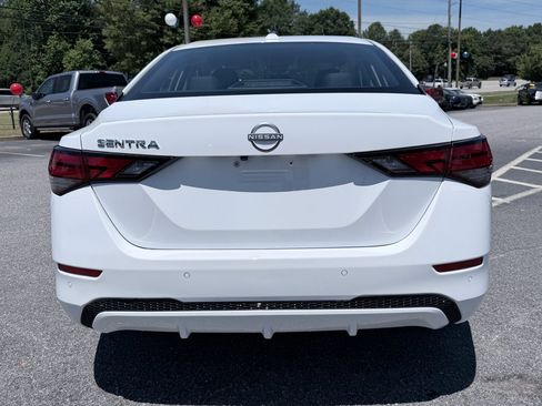Used 2025 Nissan Sentra SV FWD image 8