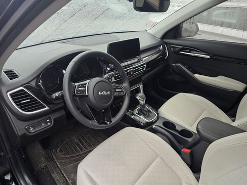 Used 2023 Kia Seltos EX image 9