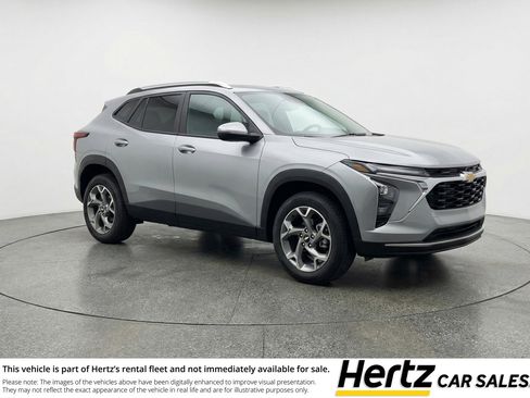 Used 2025 Chevrolet Trax LT image 1