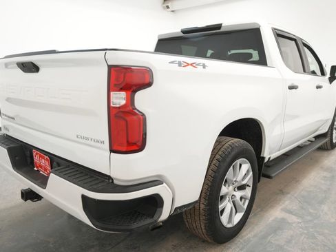 Used 2020 Chevrolet Silverado 1500 Custom w/ Custom Value Package image 9