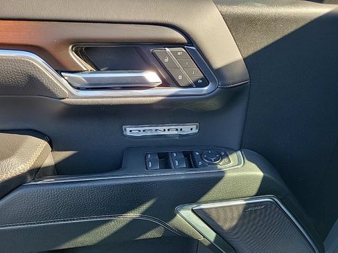 Used 2024 GMC Sierra 1500 Denali w/ Technology Package AWD/4WD image 9