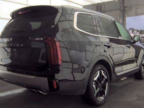 Used 2025 Kia Telluride S FWD image 5