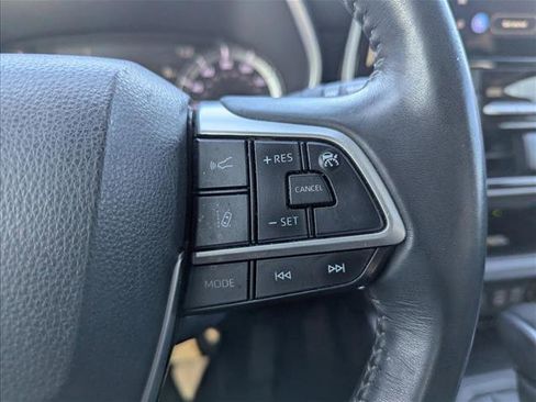 Used 2023 Toyota Highlander XLE image 13