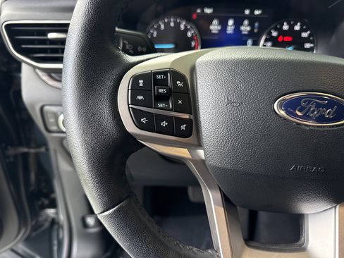 Used 2022 Ford Explorer Limited w/ Equipment Group 301A AWD/4WD image 18