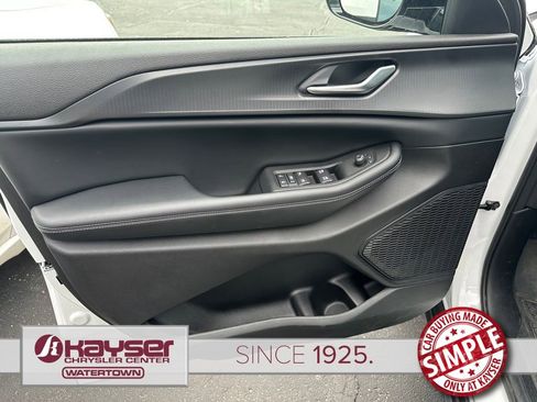 Used 2023 Jeep Grand Cherokee Altitude AWD/4WD image 7